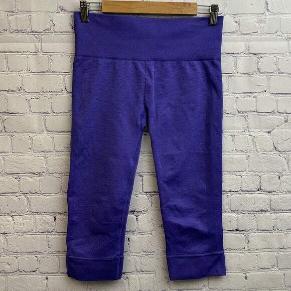 Lululemon Purple Cropped Knee Length Athletic Leggings 8 Workout Athleisure - Picture 1 of 8